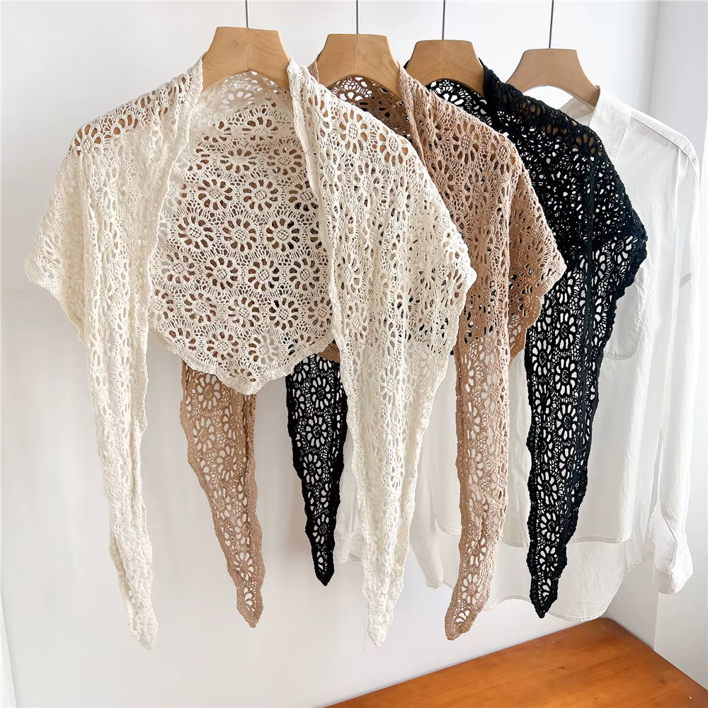 Écharpe triangulaire en crochet rétro