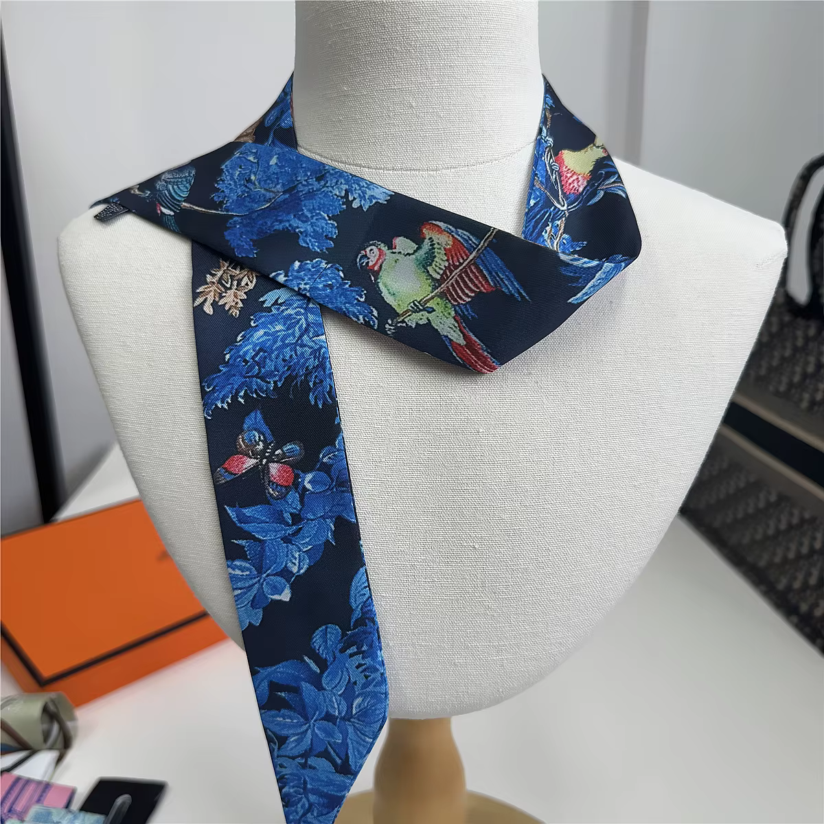 Nouvelle Collection 2026 : Foulard en Soie Twilly 90cm pour Femme – Rubans de Sac de Marque de Luxe