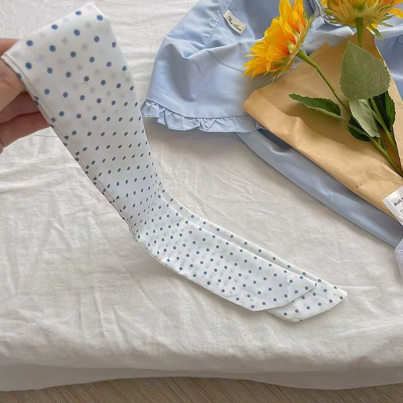 Écharpe en soie vintage bleu marine pour femme