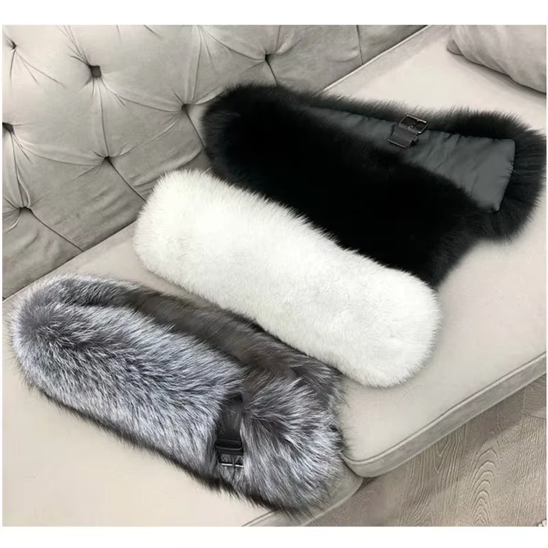 Écharpe en fourrure de renard avec structure de ceinture en cuir