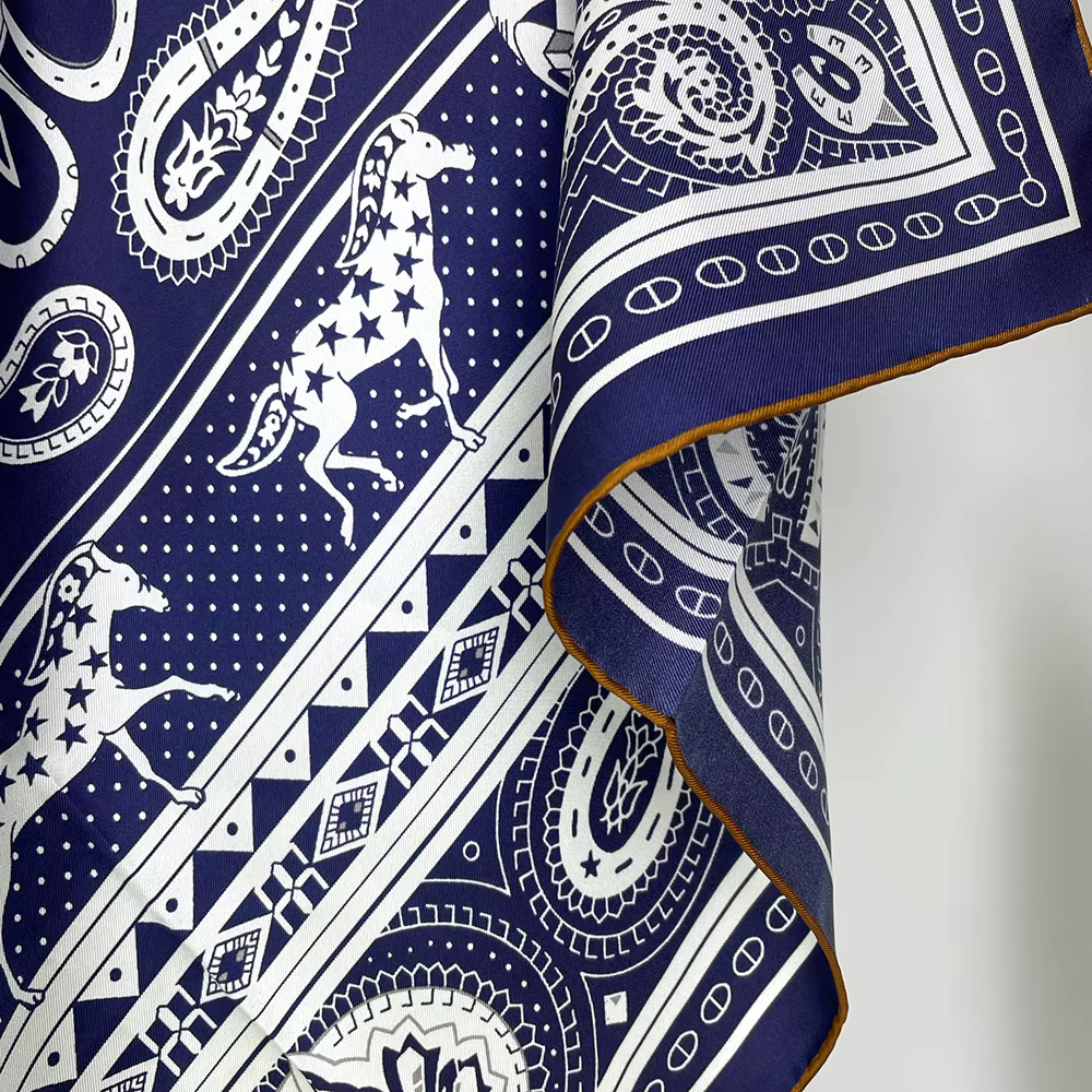 Écharpe en soie bleue 90CM pour femmes
