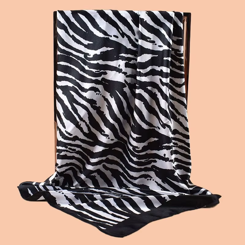 Foulard carré en soie 90x90cm pour femme