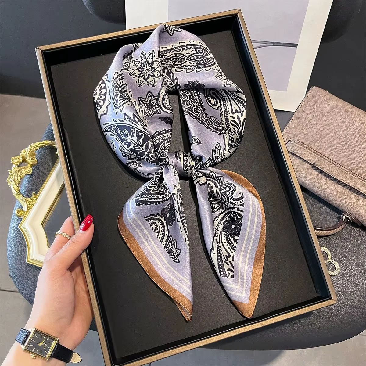 100% foulard en soie naturelle femme Paisley imprimé châle doux mûrier Bandana 68 cm carré