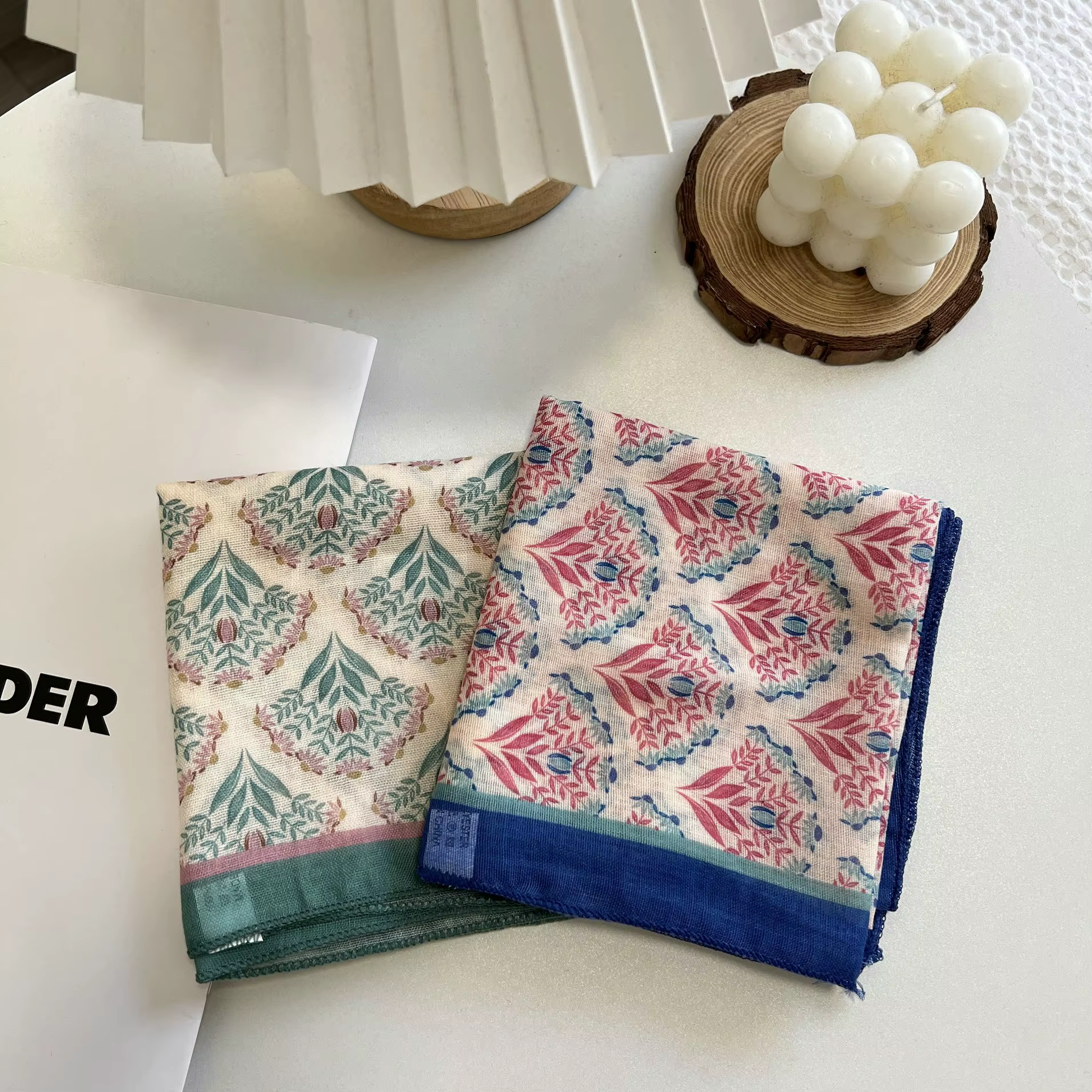 Foulard de cou carré pour femmes