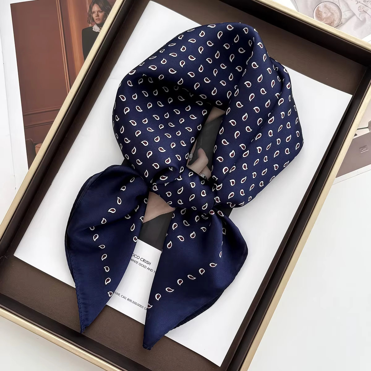 Foulard carré pour femme en satin doux à imprimé floral