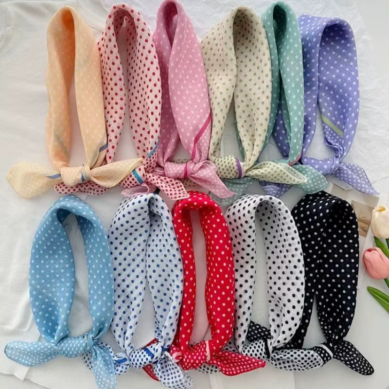 Foulard carré à pois doux et frais pour femme