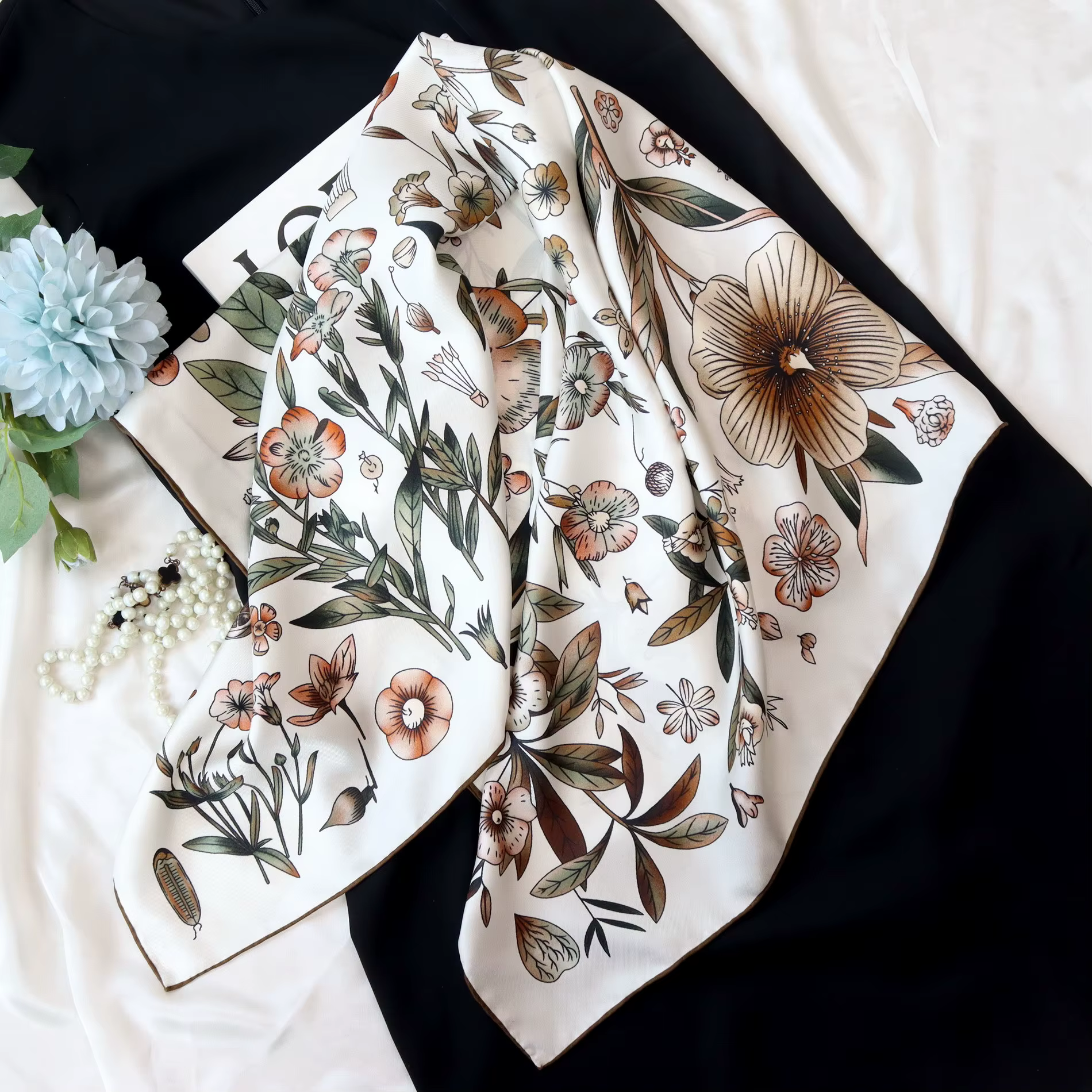90CM foulard en soie luxe sergé Bandanas femmes cou tête sac Bandana châles roulé à la main mouchoir foulards mère cadeau
