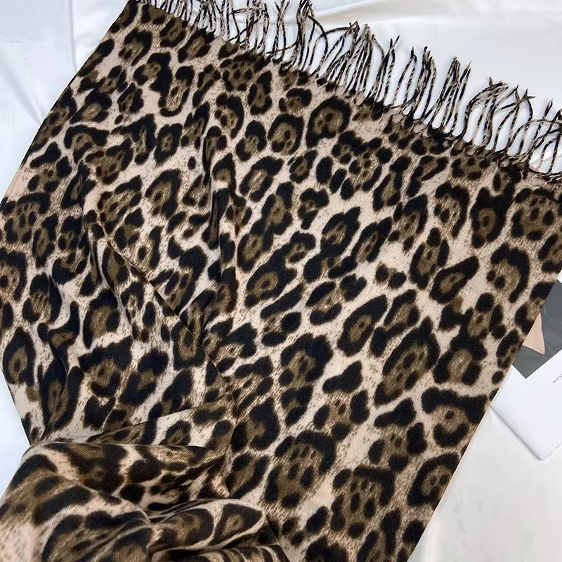Écharpe en cachemire léopard pour femme