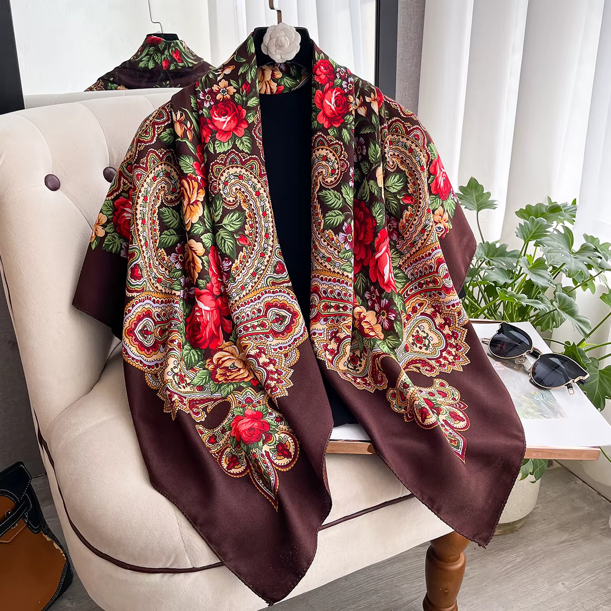 Femmes russe écharpe florale Style ethnique carré Bandana foulards dames mouchoir bandeau foulard en soie enveloppes de cheveux 2025