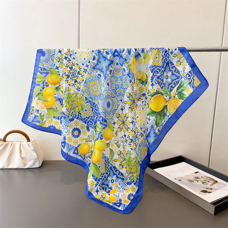 Foulard carré de luxe en soie pour femmes
