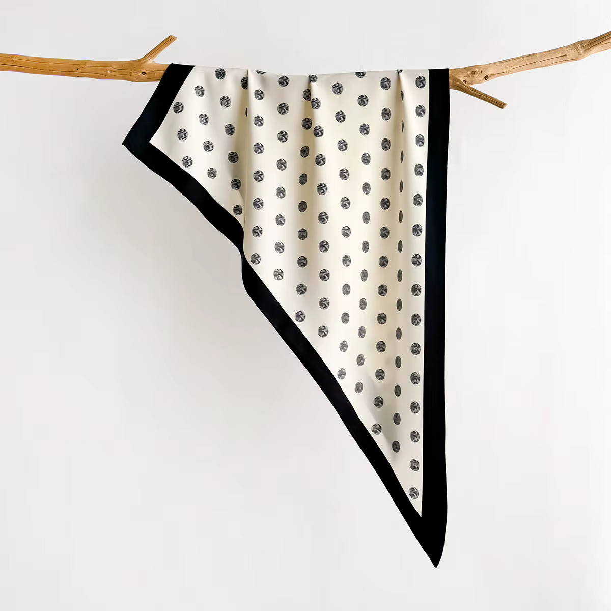 Écharpe carrée imprimée rétro pour femmes, foulards en satin doux, bandanas, hijab de luxe, foulard élégant, châles