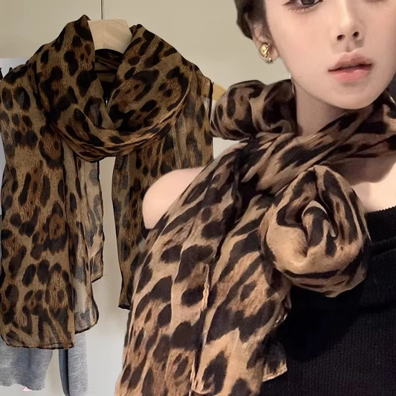 Écharpe vintage en mousseline de soie à imprimé léopard pour femme