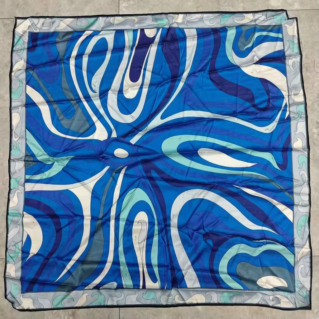 Nouvelle Écharpe Carrée Classique en Soie Bleue pour Femme 2026 avec Logo Signature Lettre Design Luxe 90x90cm
