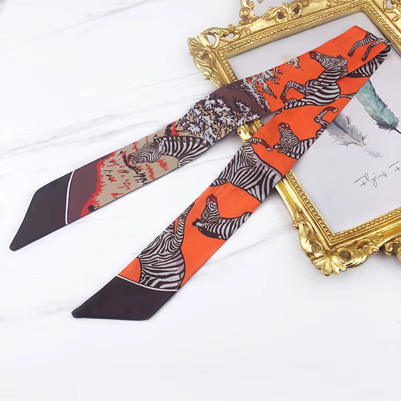 Foulard en soie avec ruban sergé pour femmes