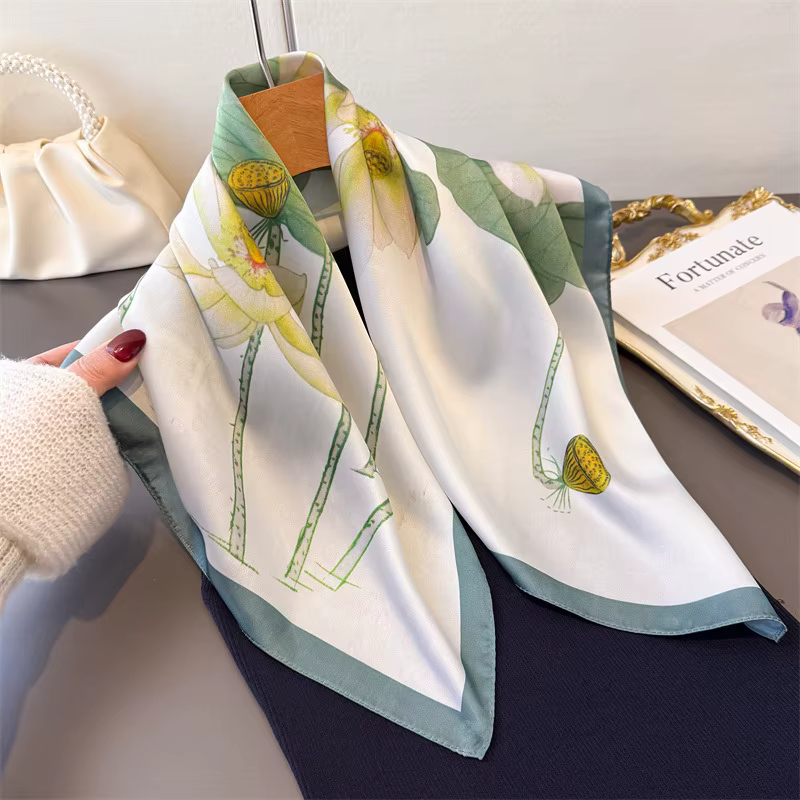 Nouveau Foulard Carré en Soie pour Femme