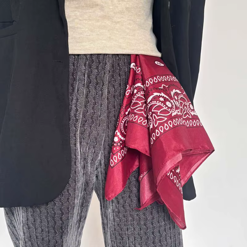 Foulard carré rouge bordeaux style western