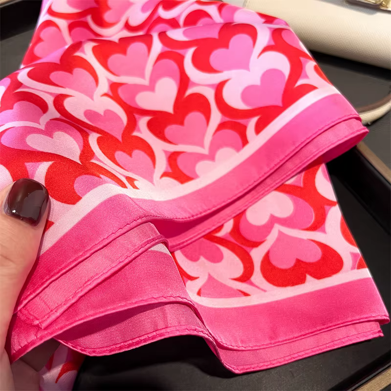 Foulard carré de luxe en soie pour femmes