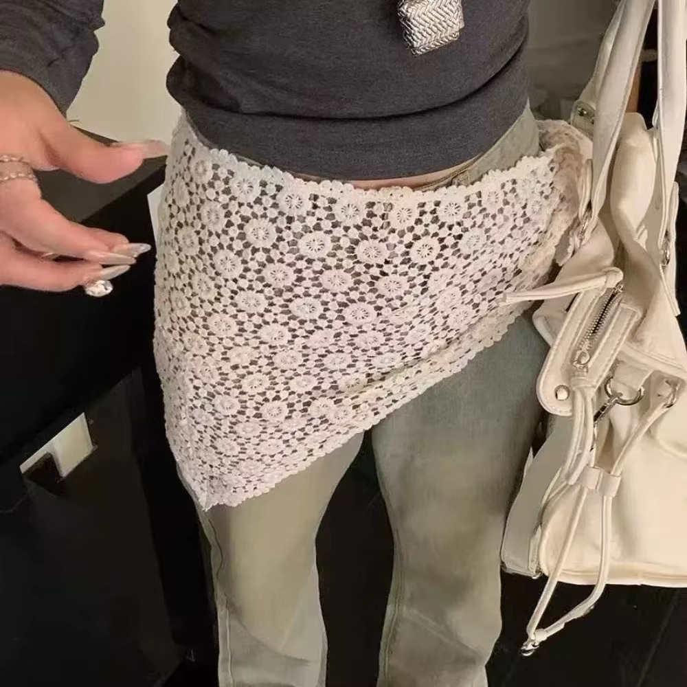 Châle triangulaire ajouré au crochet