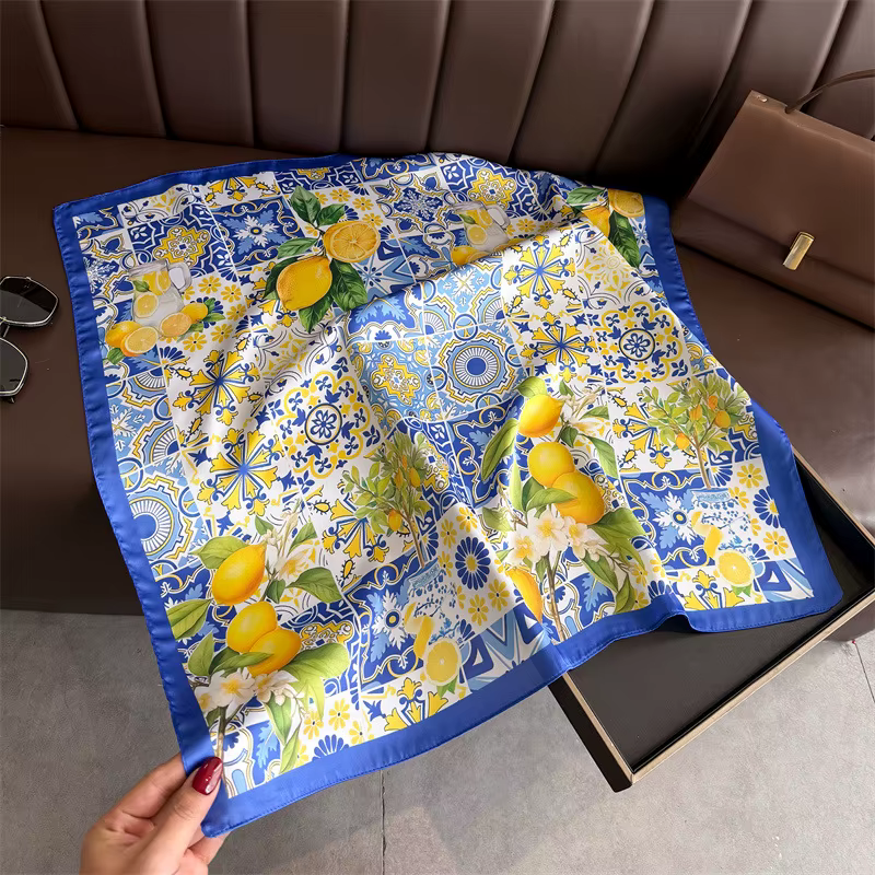 Foulard carré en soie imprimé citron pour femme