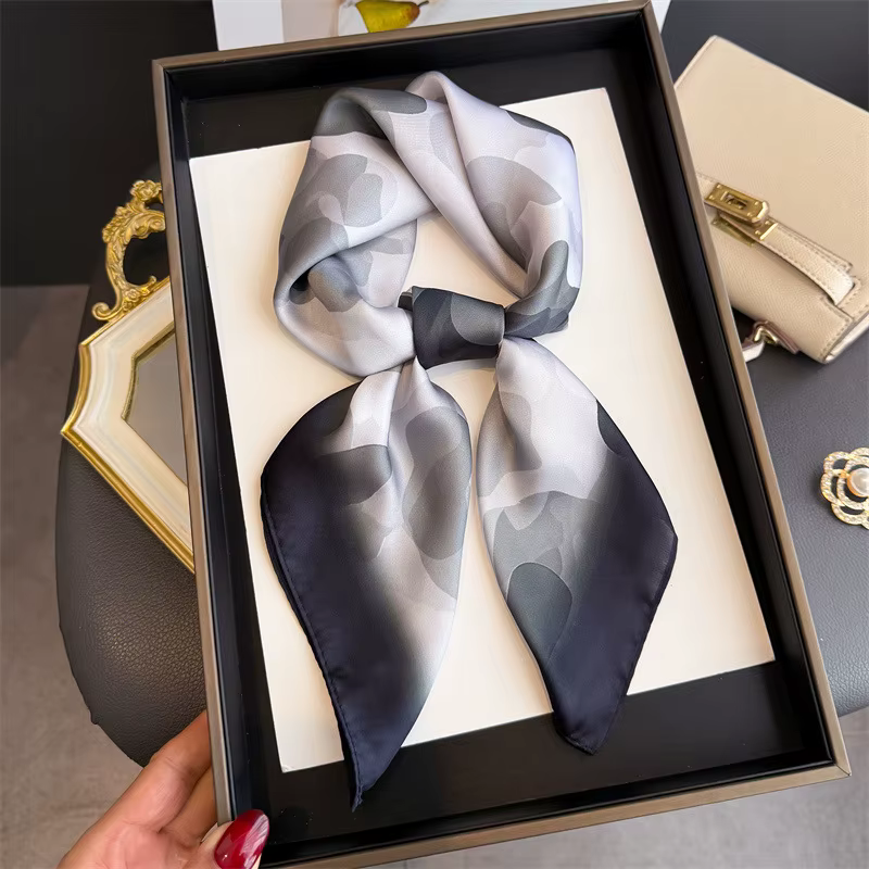 Écharpe carrée de luxe en soie pour femme