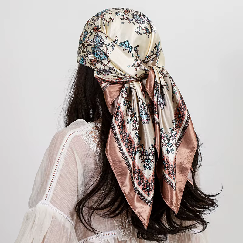 Foulard carré en soie imprimé pour femmes