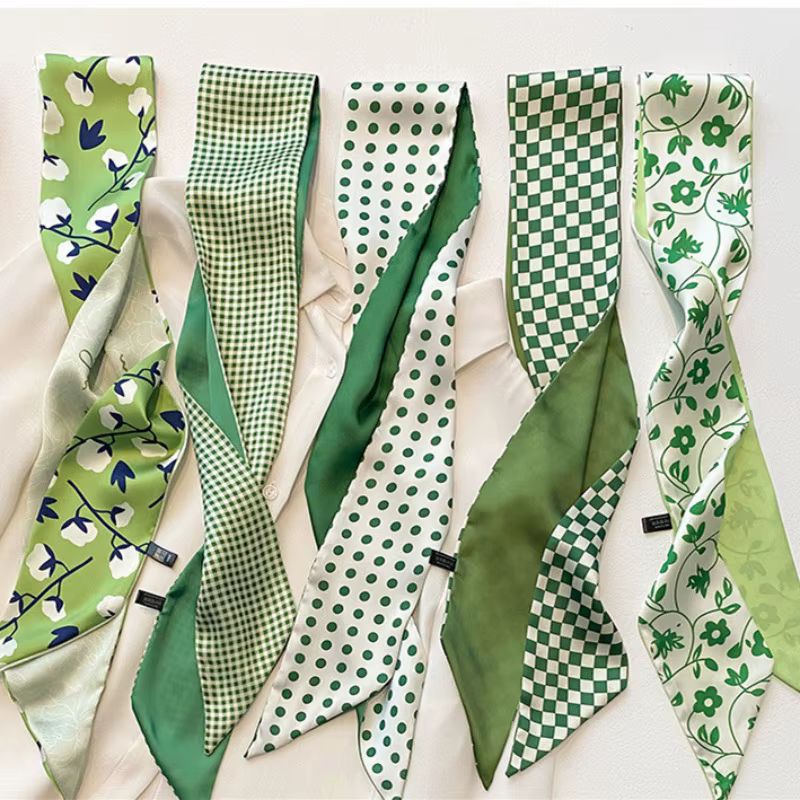 Écharpe longue et fine en satin vert pour femme