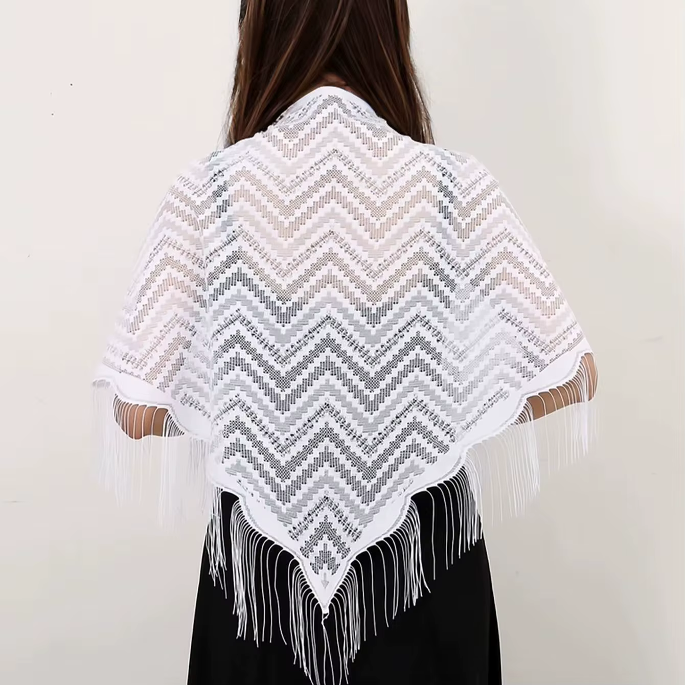 Écharpe triangulaire à pampilles en dentelle brodée tendance pour femme