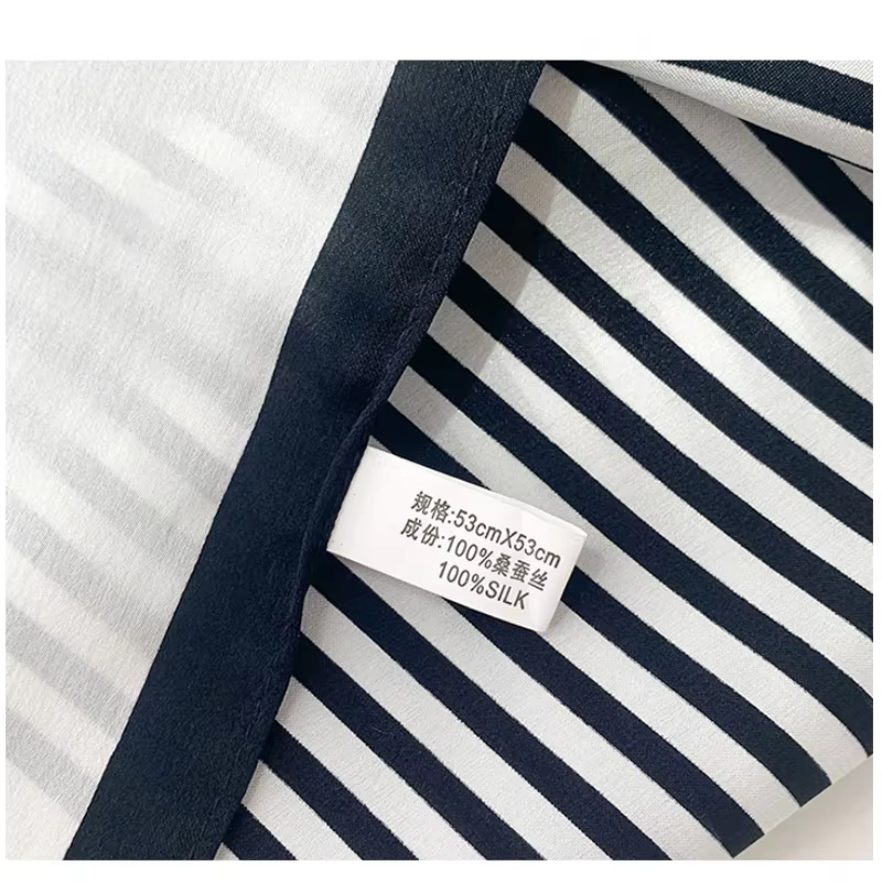 Foulard de cou rayé noir et blanc pour femme
