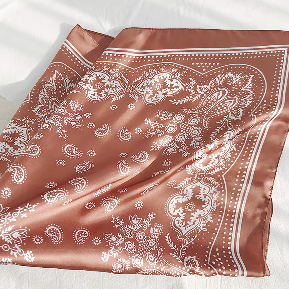 Nouveaux foulards pour femmes en soie satinée imprimé cachemire