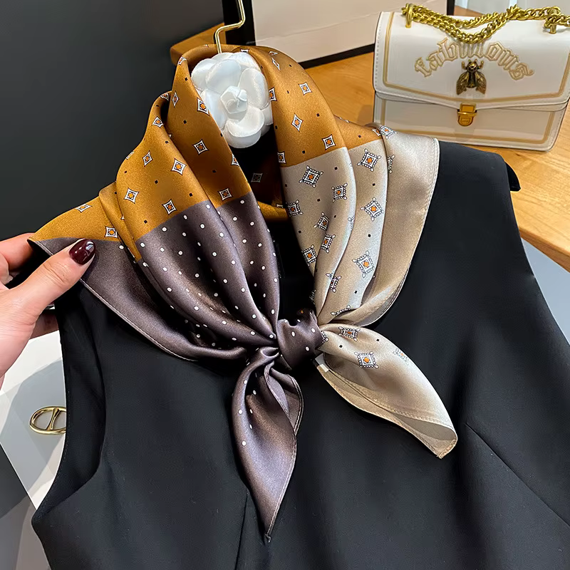 Foulard carré en soie de marque de luxe pour femmes