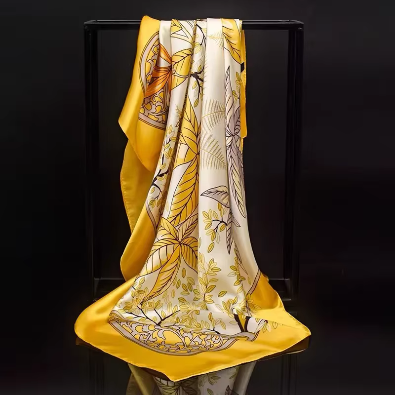 Foulard en soie jaune pour femmes