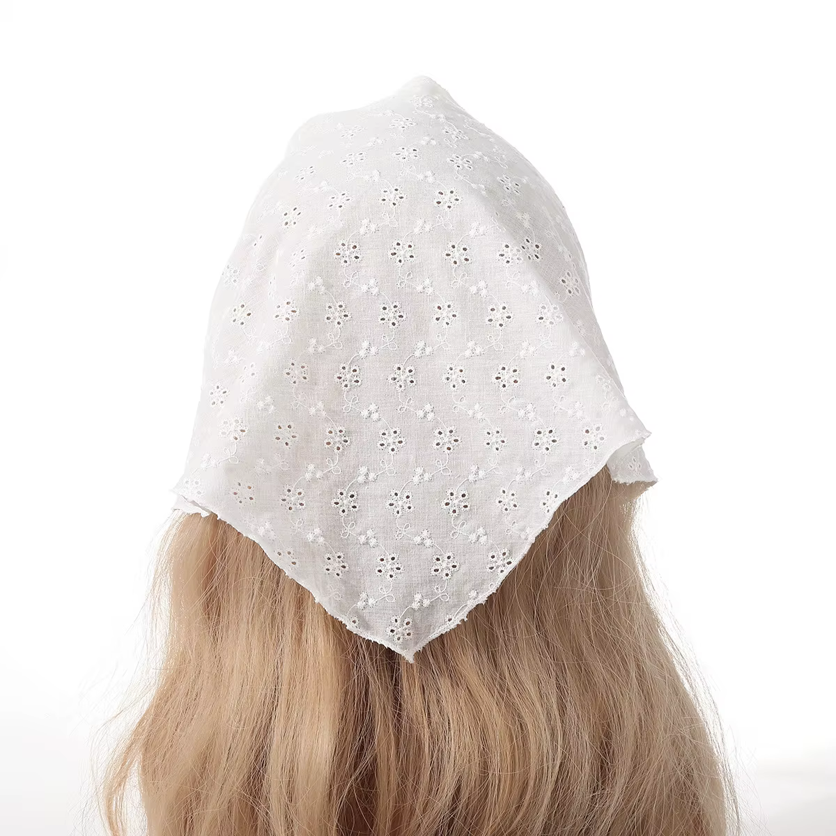 Foulard triangulaire de vigne à fleurs blanches pour femmes