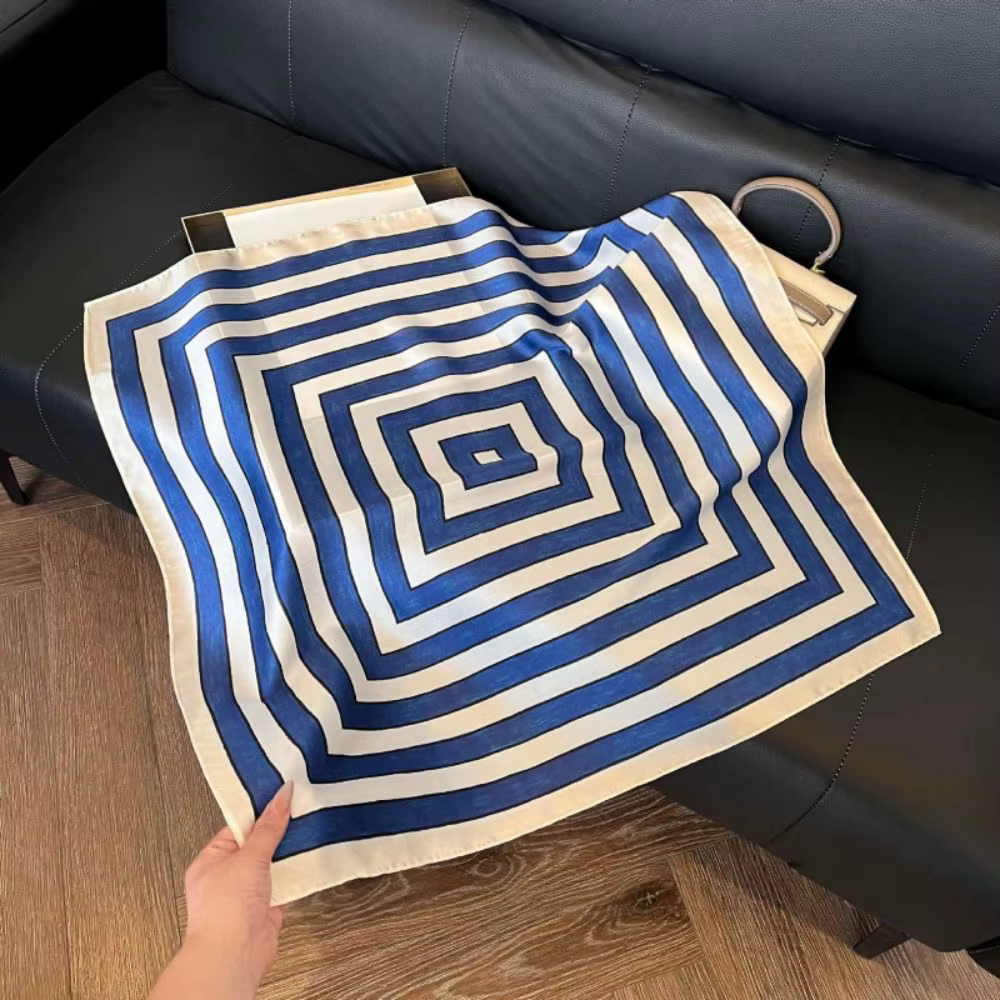 Foulards carrés en soie à rayures géométriques