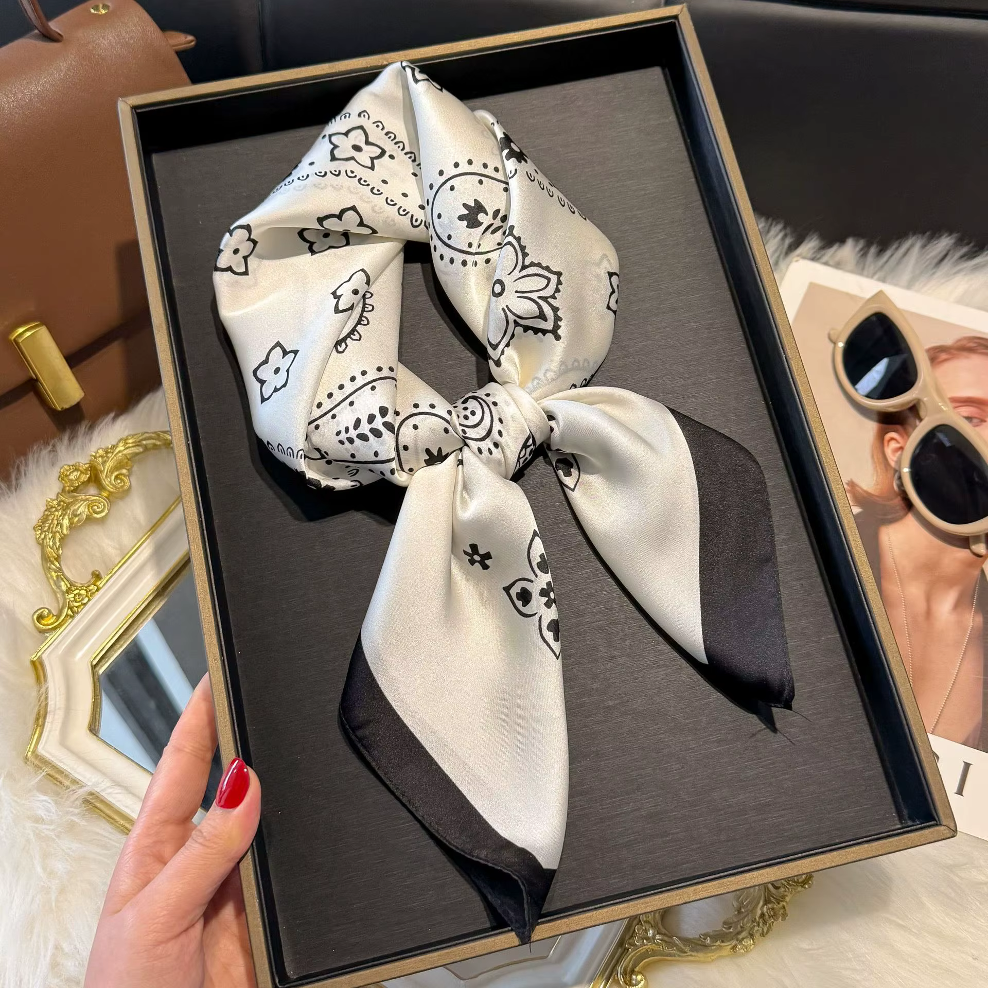 Foulard carré de style européen et américain en soie simulée 70 cm