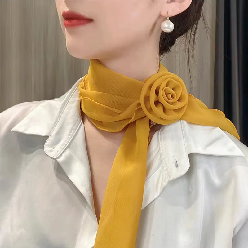 Foulard en soie au design rose élégant