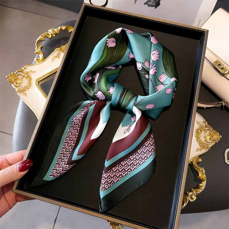 Foulard carré en soie pour femmes