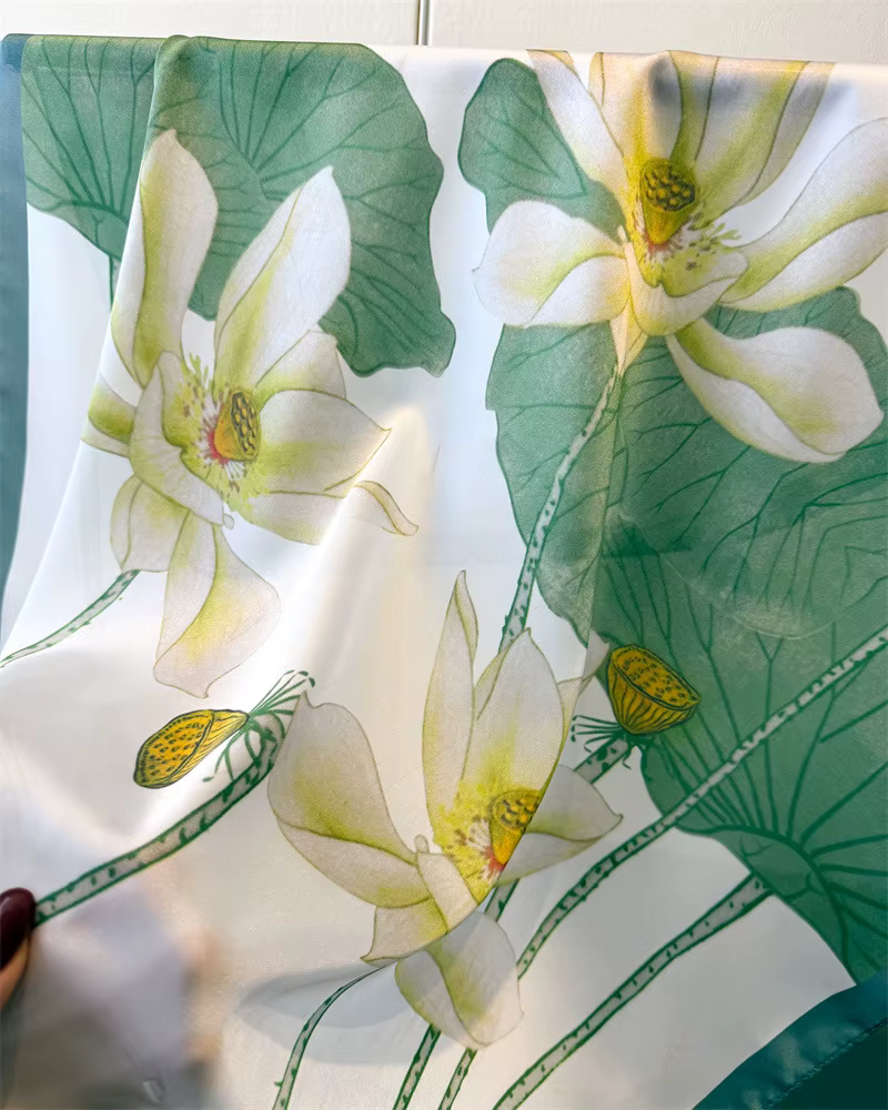 Nouveau Foulard Carré en Soie pour Femme