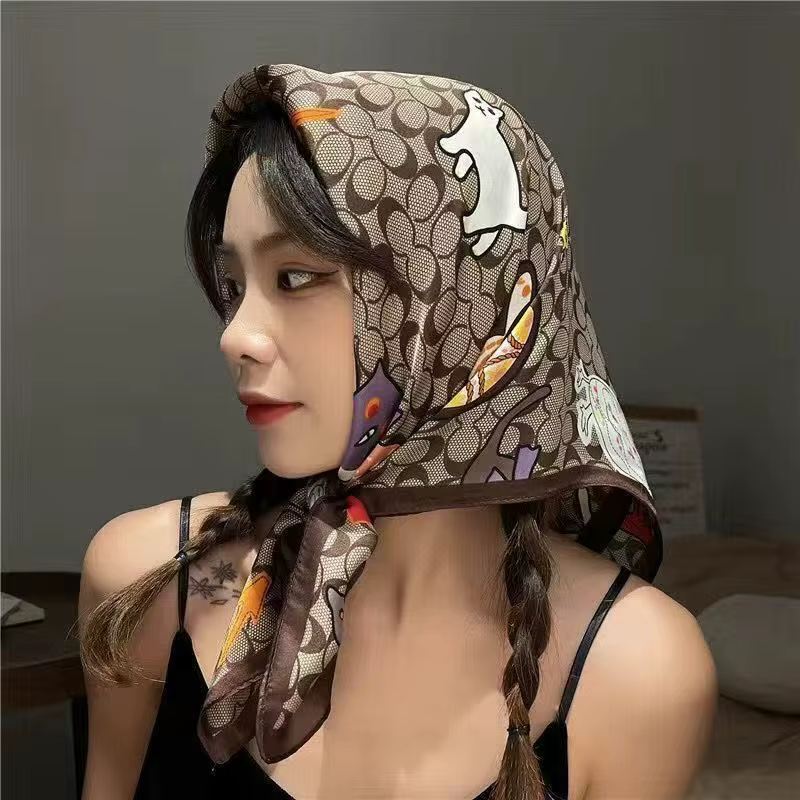 Nouveau Foulard Carré en Soie pour Femme