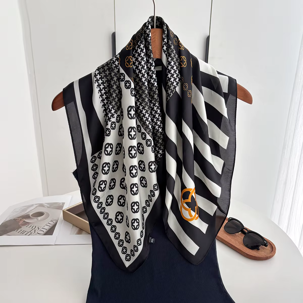 Nouveau Foulard Carré de Luxe pour Femme