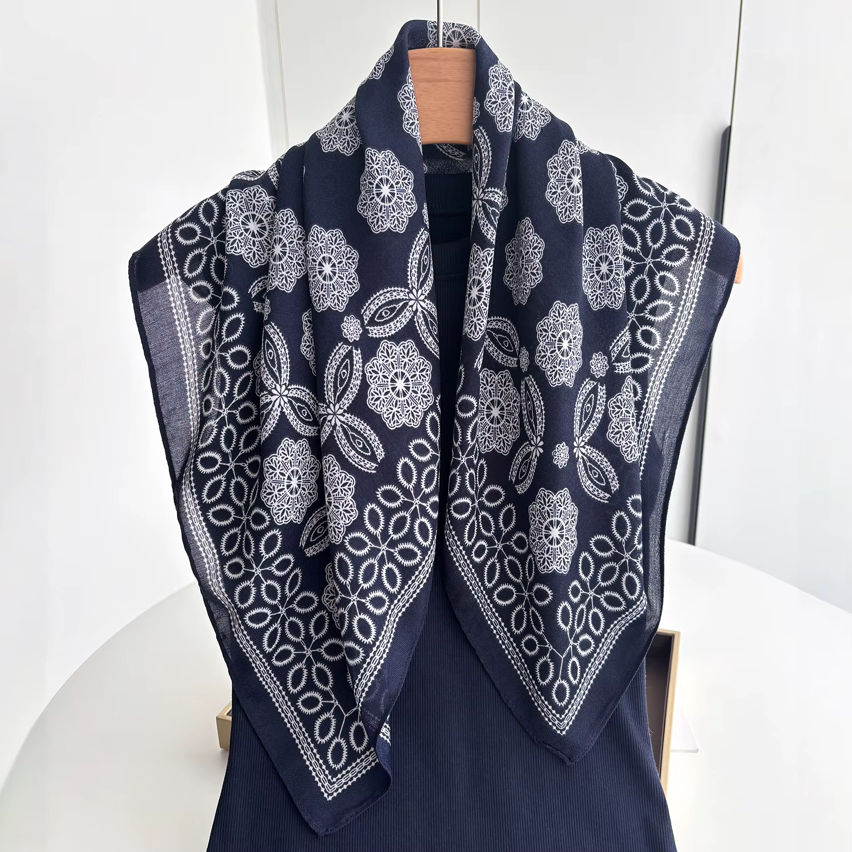 Foulard carré de luxe pour femmes