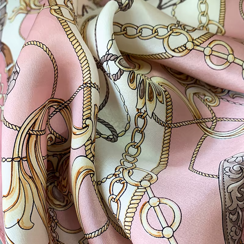 Foulards carrés en soie pour femmes
