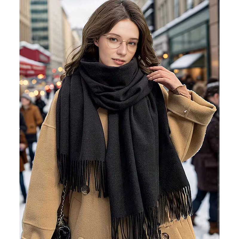 Écharpe blanche à pompons pour femme! Châle épais et chaud