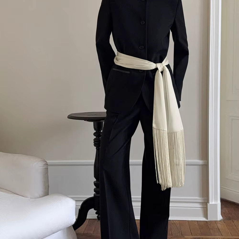 Écharpe longue chic en satin pour femme