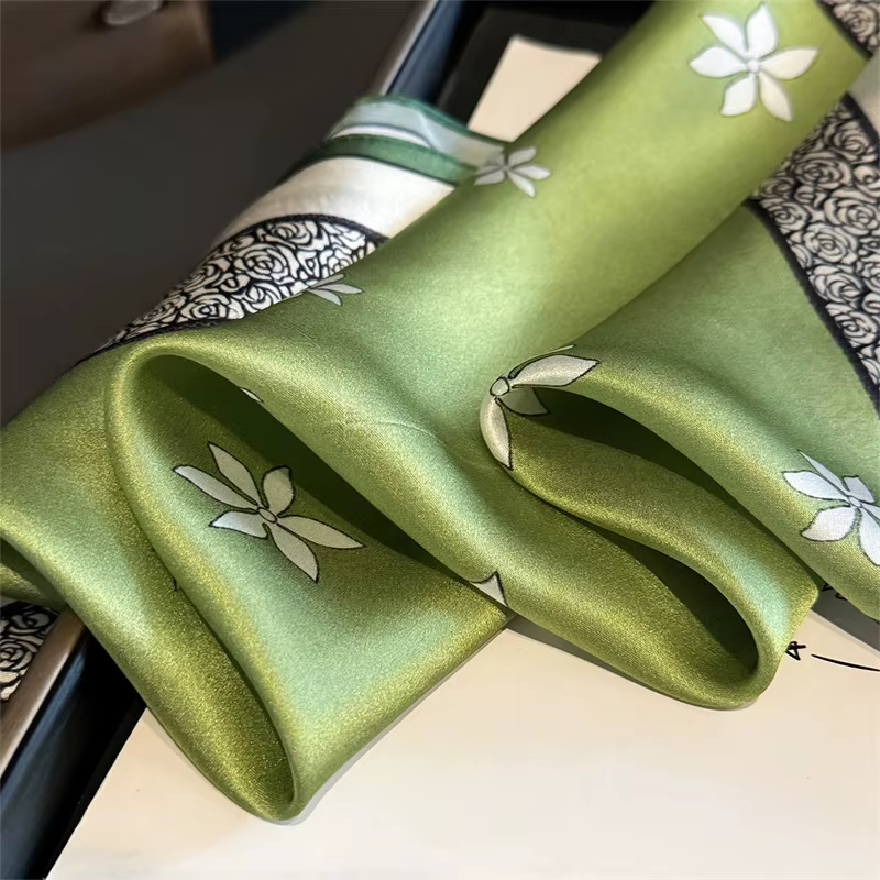 100% foulard en soie Bandana femmes foulards carrés