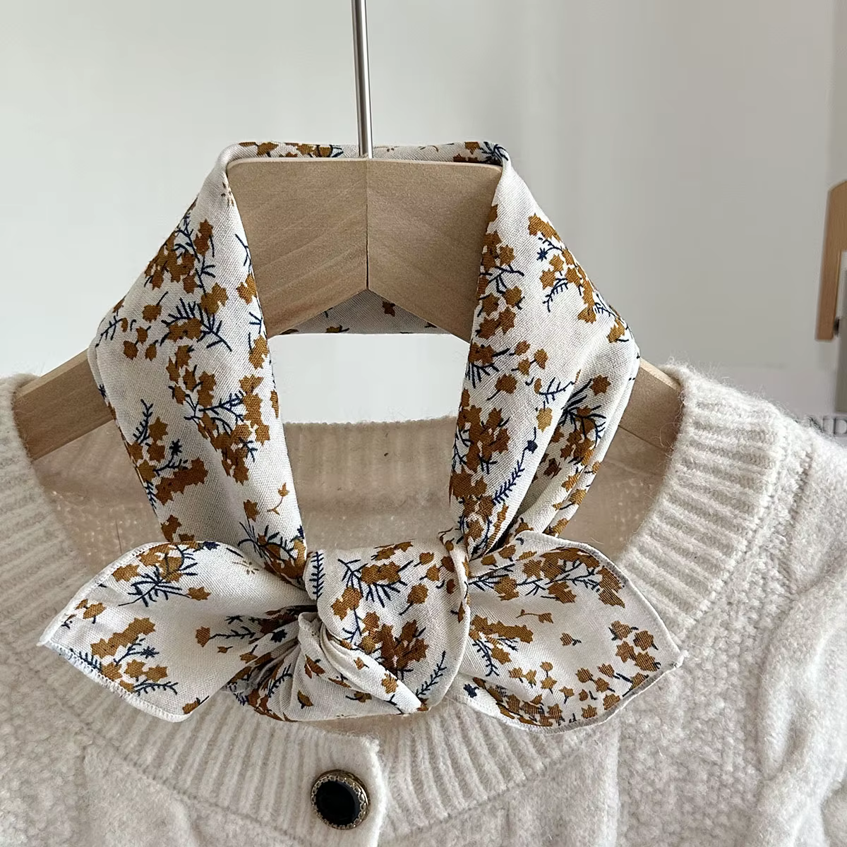 Printemps et été nouvelle petite écharpe en soie pour femmes