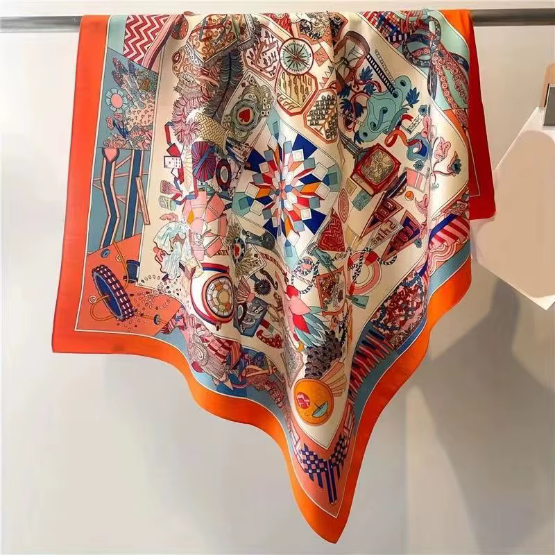 Foulard carré en soie à rayures inclinées