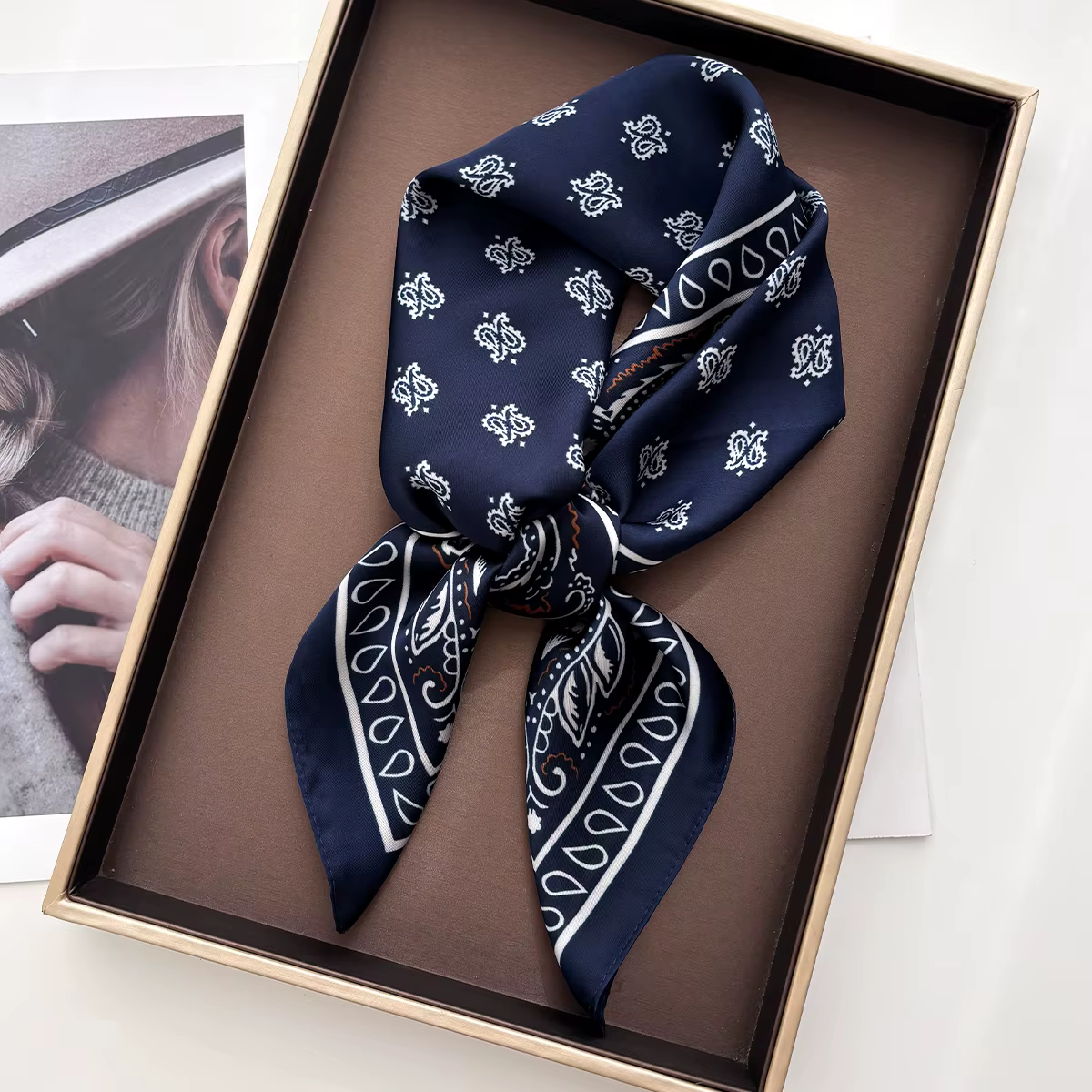 Foulard carré en soie pour femmes
