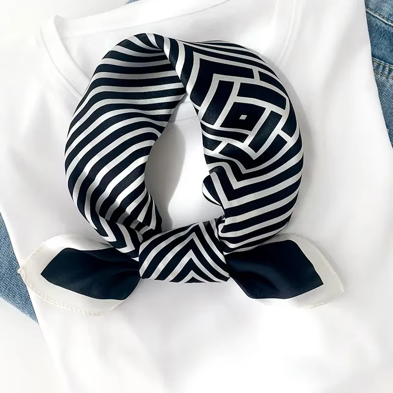 Foulard de cou rayé noir et blanc pour femme