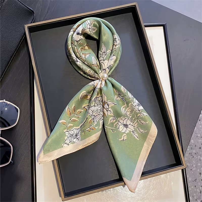 Foulard 100% Soie de Mûrier à Imprimé Floral Frais