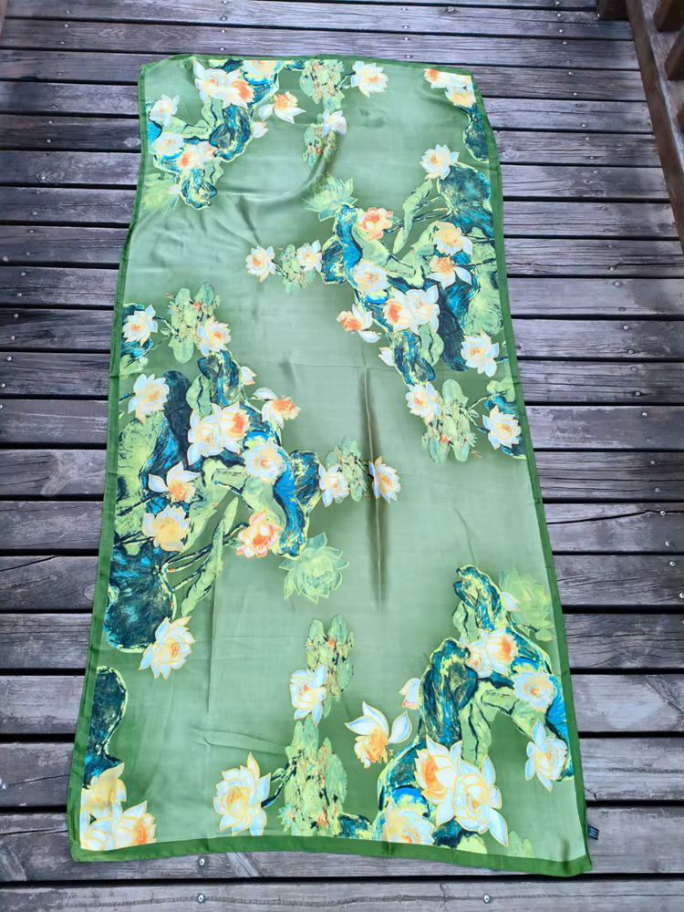Élégant foulard en soie pour femme